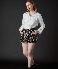 SKYLENCE WHAT'S HOT Derling Embroidered Shorts