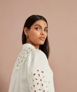 Seraphina WHAT'S HOT CUTWORK BLOUSE |