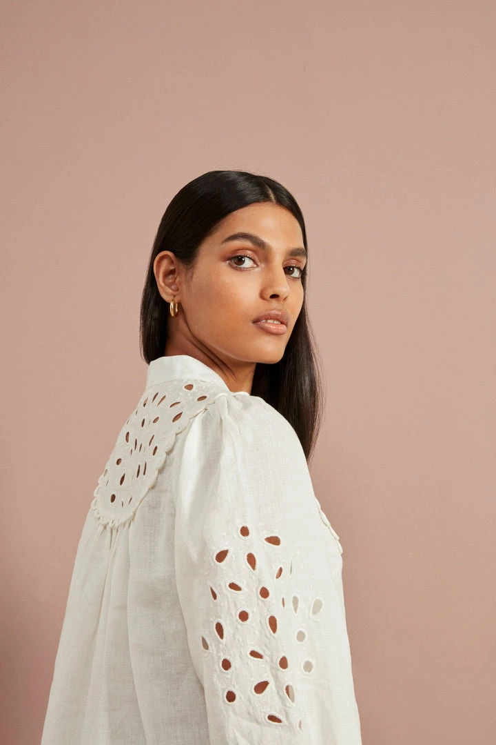 Seraphina WHAT'S HOT CUTWORK BLOUSE | 4 Seraphina WHAT'S HOT CUTWORK BLOUSE |