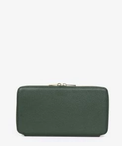 Neely & Chloe WHAT'S HOT No. 29 The Travel Wallet 18 Neely & Chloe WHAT'S HOT No. 29 The Travel Wallet