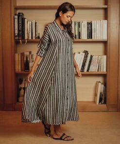 Daphne Wilde Stella In Black And White Striped Linen 7 Daphne Wilde Stella In Black And White Striped Linen