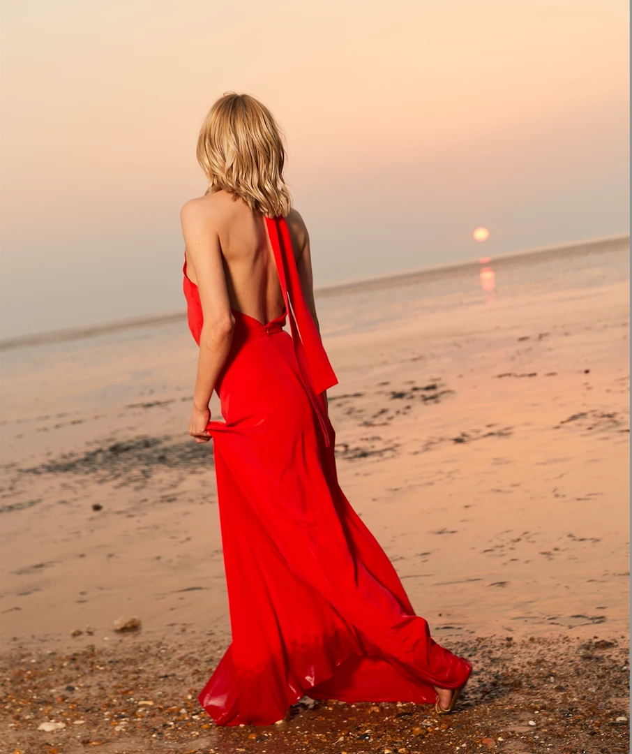 Valle & Vik The Goddess | Romance Red WHAT'S HOT 5 Valle & Vik The Goddess | Romance Red WHAT'S HOT