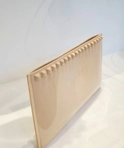 Carmen Sol WHAT'S HOT Julian Pochette